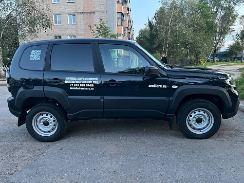 Lada Niva Travel