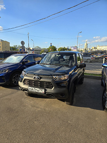 Lada Niva Travel